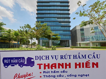 Rút hầm cầu tại tòa nhà văn phòng quận 8