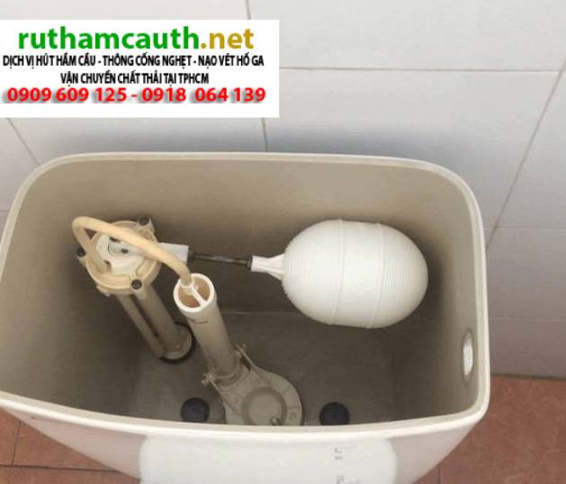 Bồn cầu bị tụt nước là do đâu? Cách khắc phục đơn giản