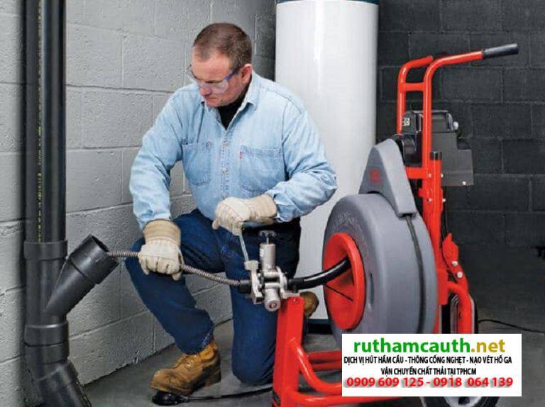 Bột Thông Cống Dính Vào Tay Phải Làm Sao? Lưu Ý Khi Sử Dụng