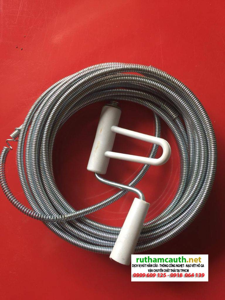 Hướng Dẫn Cách Dùng Dây Lò Xo Thông Cống Cực Hiệu Quả