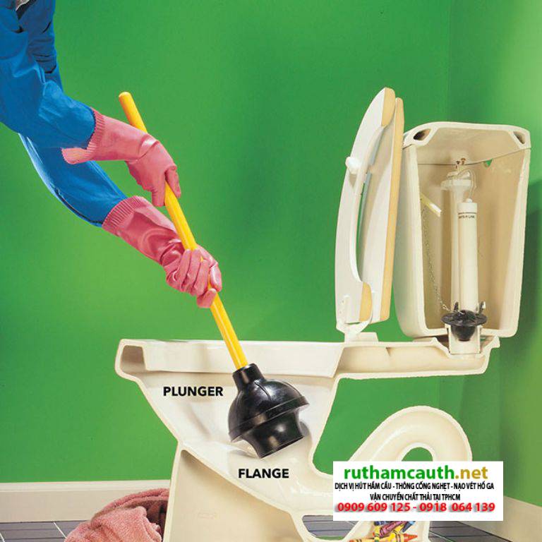 Hướng Dẫn Cách Hút Hầm Cầu Bằng Cây Thụt Bồn Cầu Đơn Giản