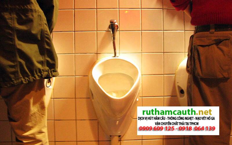 Cách khử mùi bồn tiểu nam hiệu quả dễ dàng, vệ sinh nhanh chóng