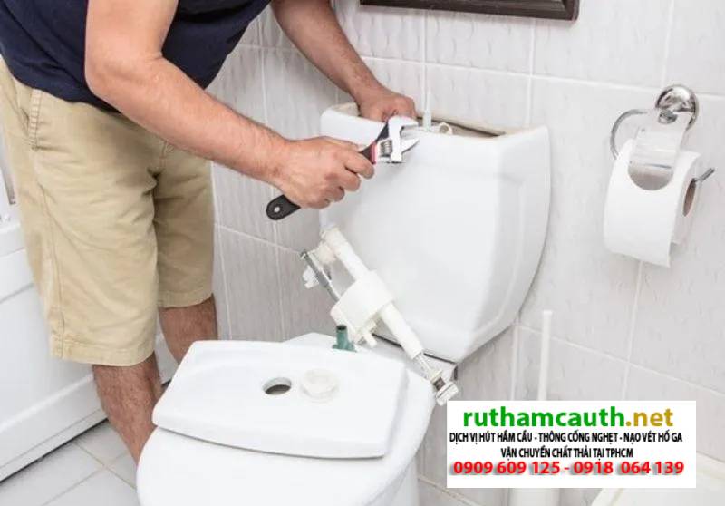 Cách sửa bồn cầu bị rỉ nước đơn giản
