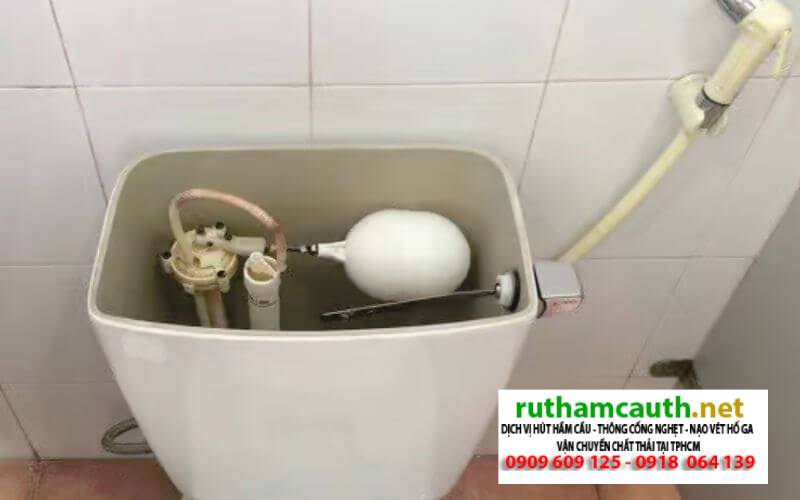 cach-sua-bon-ve-sinh-khong-co-nuoc-cuc-nhanh