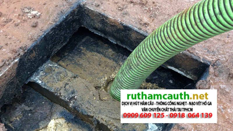 Cách tính tiền hút bể phốt để tránh bị vòi thêm tiền