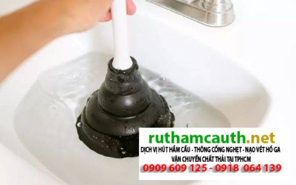 Cây Hút Hầm Cầu Là Gì? Có Thể Tự Làm Tại Nhà Được Không?