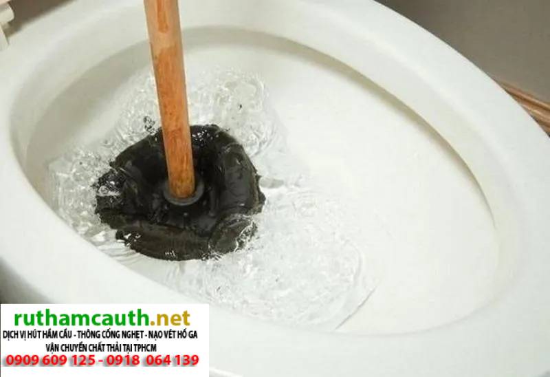 Cây Hút Hầm Cầu Là Gì? Có Thể Tự Làm Tại Nhà Được Không?