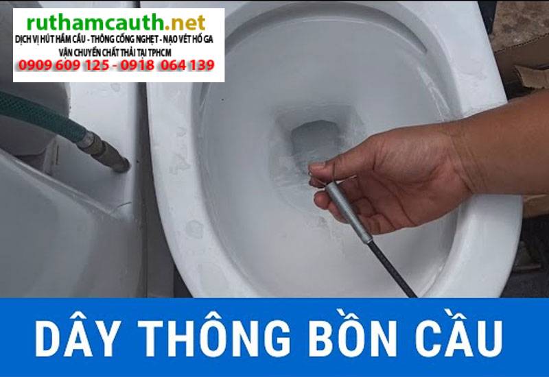 Làm rơi đồ nhựa xuống bồn cầu, xử lý nhanh trong 1 phút