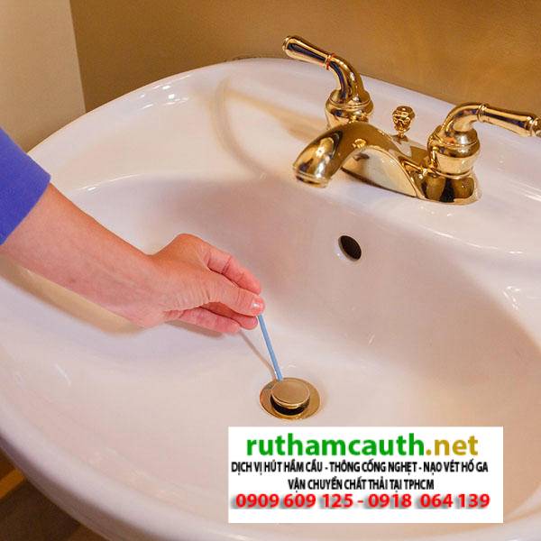 Que thông cống – Que thông tắc bồn rửa bát hiệu quả 99%