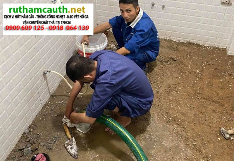 Rút hầm cầu khu vực chợ, trung tâm thương mại