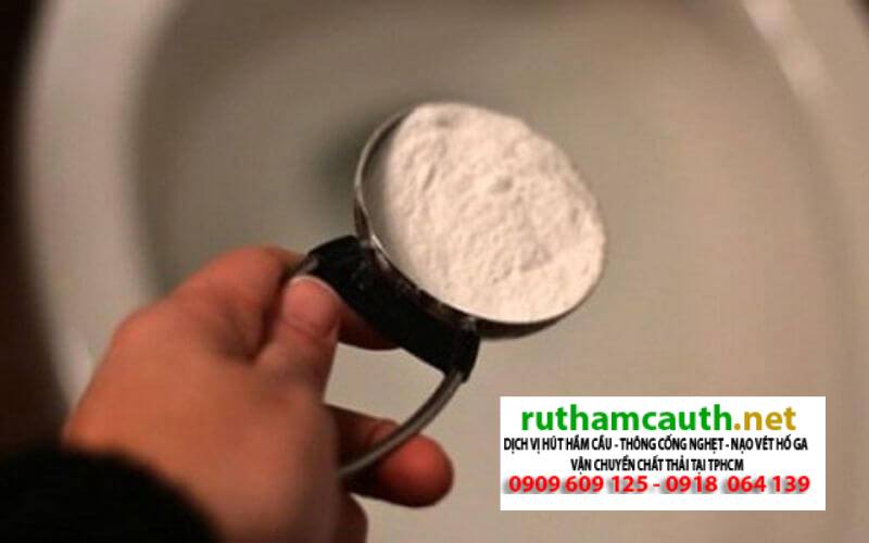 Tại sao không nên đổ xà bông vào bồn cầu