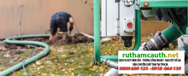 Thông bồn cầu bị nghẹt do cặn bẩn – Xử lý triệt để