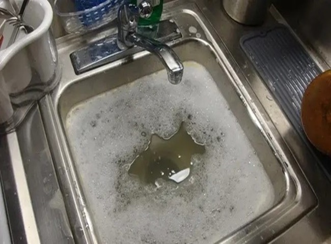 Nguyên nhân nước bồn rửa nước hay trào ngược