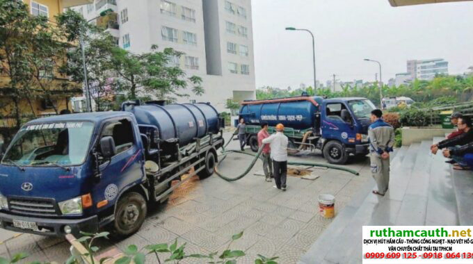 Rút hầm cầu tại tòa nhà chung cư quận 10